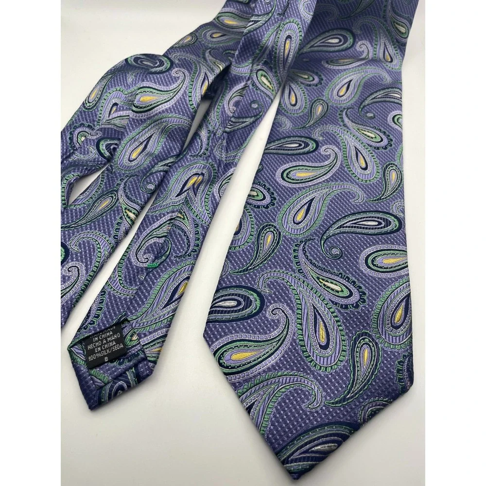 GS Designed in Italy Mens Silk Paisley Tie Purple Green Lavender Woven Necktie